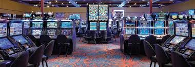 Antarmuka meja Casino Hold'em di platform gocengbet dengan kartu komunal dan area pertaruhan