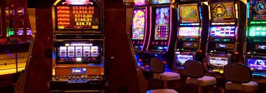 Tabel pembayaran Casino Hold'em dengan rasio pembayaran untuk setiap kombinasi tangan dan taruhan